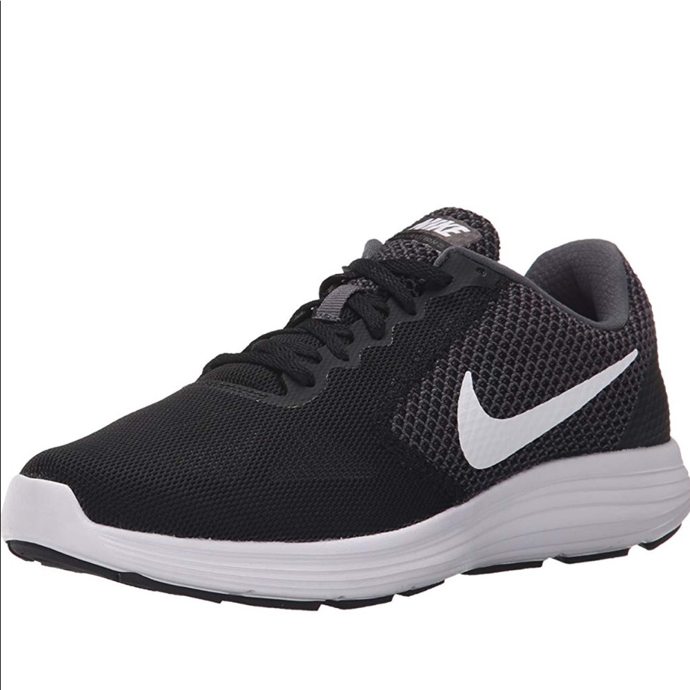 Women’s Nike Revolution 3 size 9.5